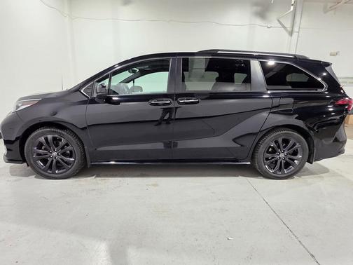 2022 Toyota Sienna XSE 7 Passenger