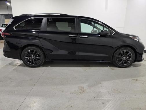 2022 Toyota Sienna XSE 7 Passenger