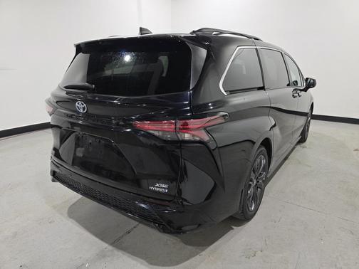 2022 Toyota Sienna XSE 7 Passenger