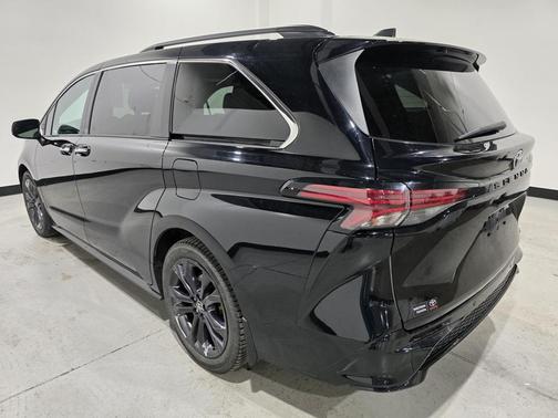 2022 Toyota Sienna XSE 7 Passenger