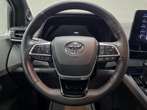 2022 Toyota Sienna XSE 7 Passenger