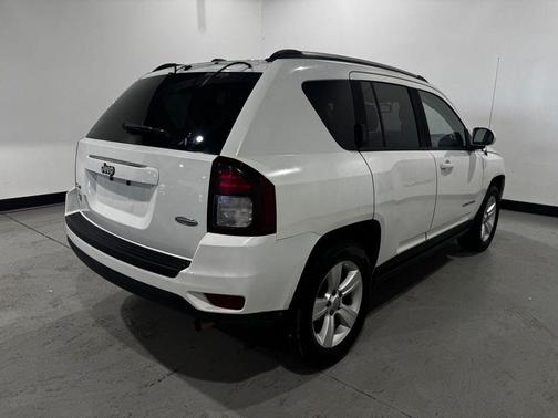 Bright White Clearcoat 2017 Jeep Compass Latitude