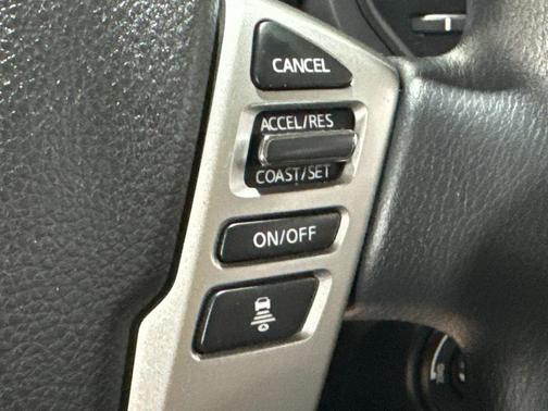 2023 Nissan Titan SV