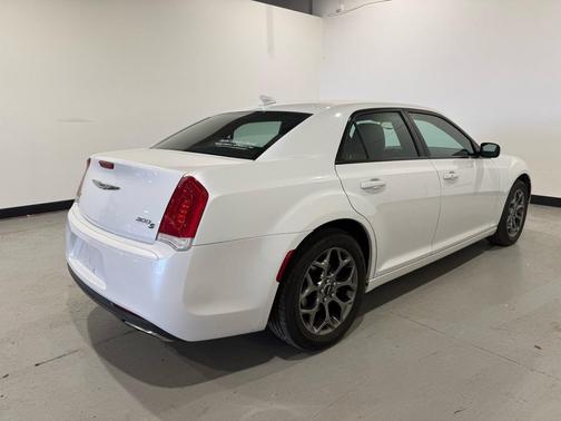 2016 Chrysler 300 S