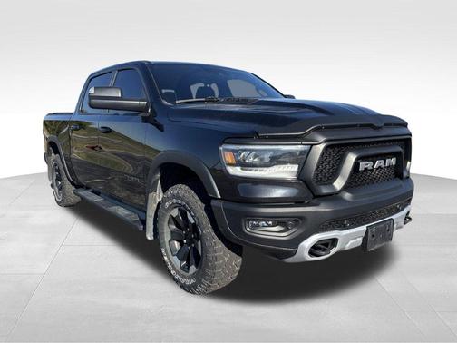 Diamond Black Crystal Pearlcoat 2022 RAM 1500 Rebel