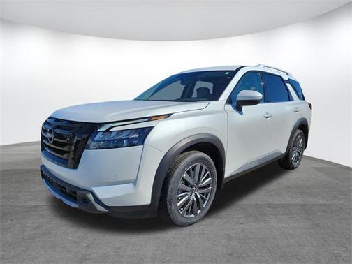 2025 Nissan Pathfinder SL 4WD