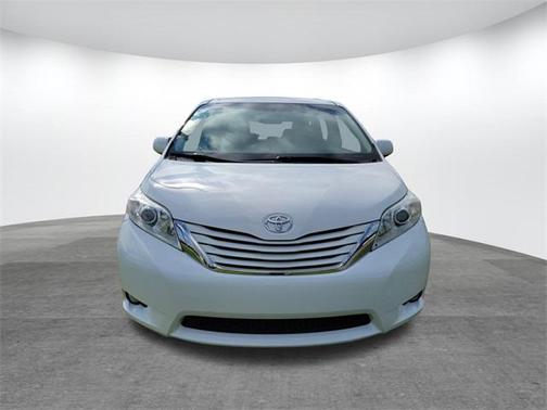 2017 Toyota Sienna LE