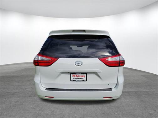 2017 Toyota Sienna LE