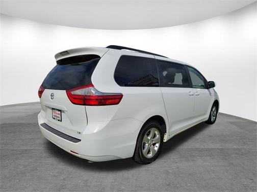 2017 Toyota Sienna LE