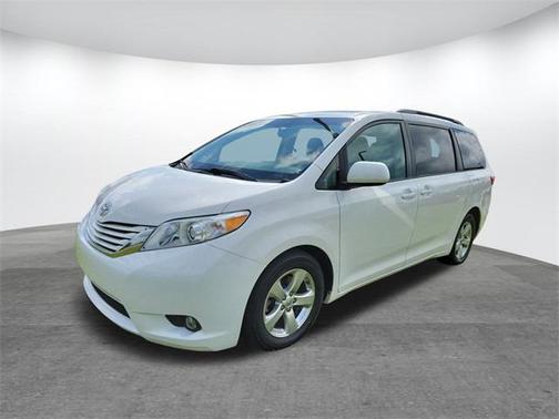2017 Toyota Sienna LE
