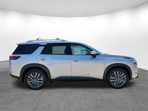 2025 Nissan Pathfinder SL FWD