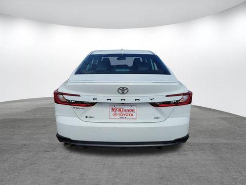 Ice Cap 2025 Toyota Camry SE