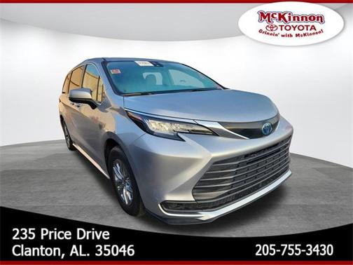 2022 Toyota Sienna LE