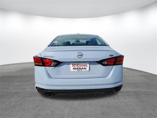 2025 Nissan Altima SR FWD