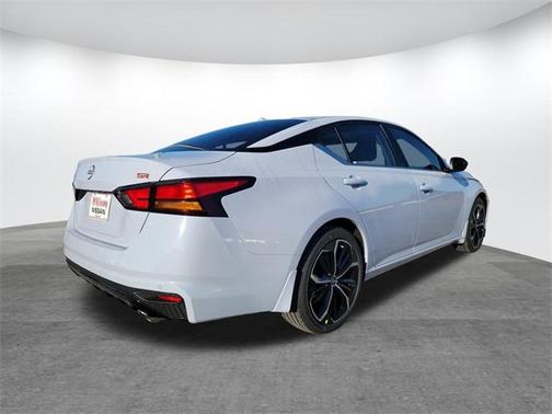 2025 Nissan Altima SR FWD