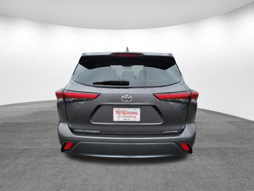 Magnetic Gray Metallic 2022 Toyota Highlander Limited
