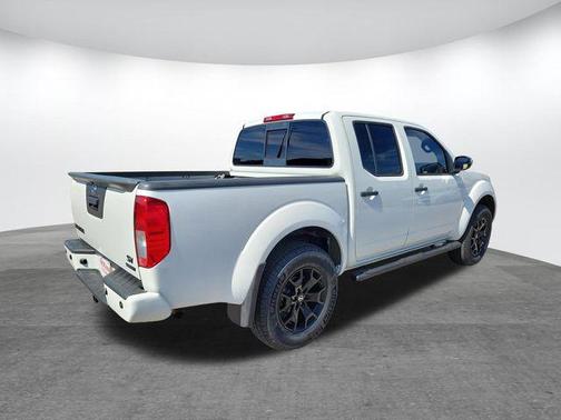 Glacier White 2018 Nissan Frontier SV