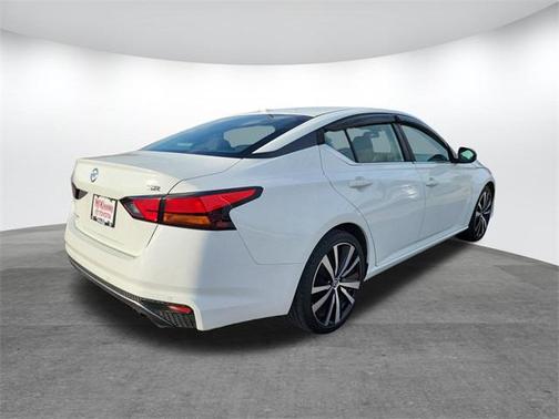 2020 Nissan Altima SR FWD