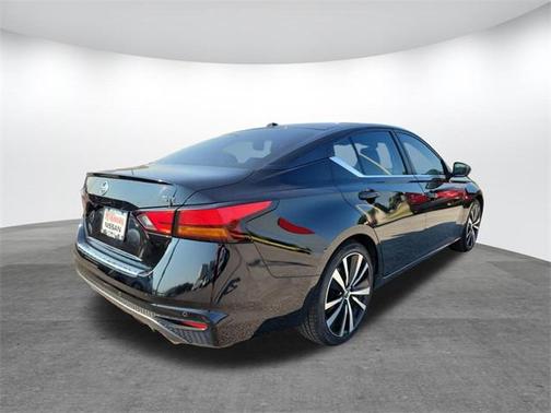 2022 Nissan Altima SR FWD