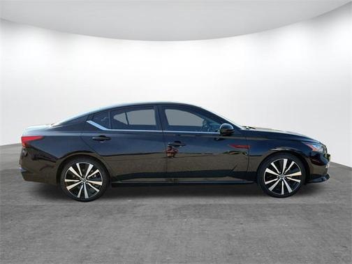 2022 Nissan Altima SR FWD