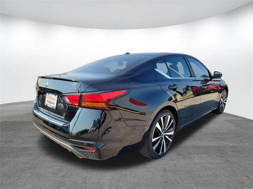 2022 Nissan Altima SR FWD