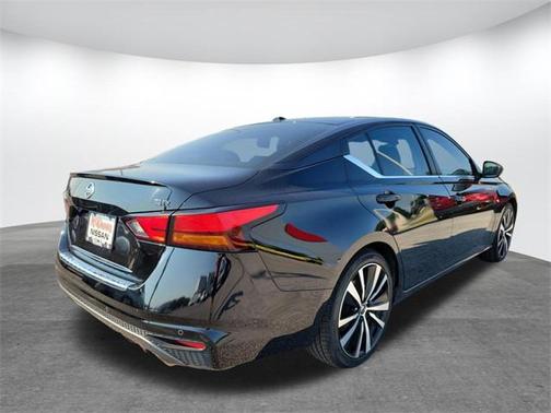 2022 Nissan Altima SR FWD