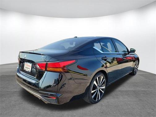 2022 Nissan Altima SR FWD