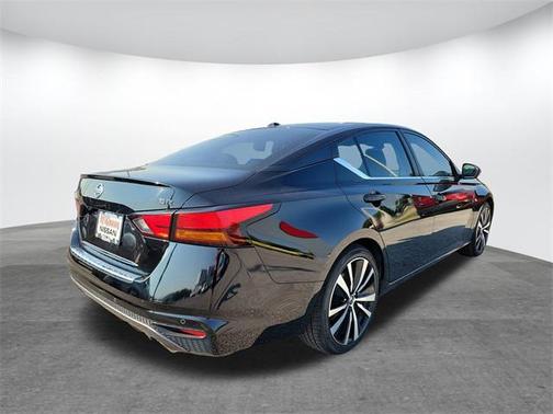2022 Nissan Altima SR FWD