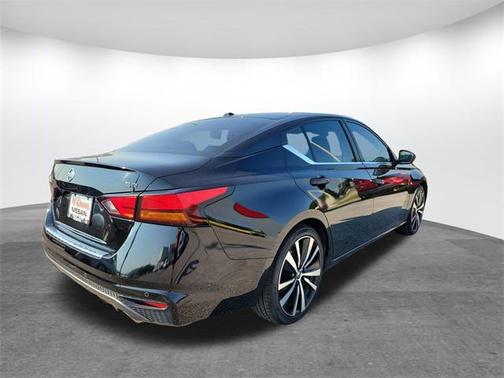 2022 Nissan Altima SR FWD