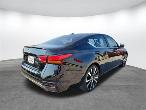 2022 Nissan Altima SR FWD