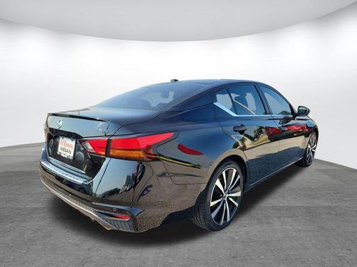 2022 Nissan Altima SR FWD