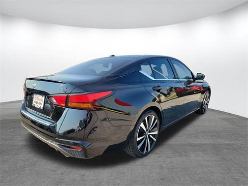 2022 Nissan Altima SR FWD