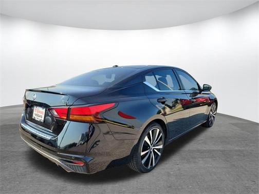 2022 Nissan Altima SR FWD