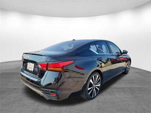 2022 Nissan Altima SR FWD