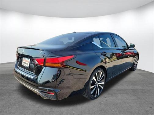 2022 Nissan Altima SR FWD