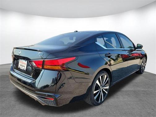 2022 Nissan Altima SR FWD