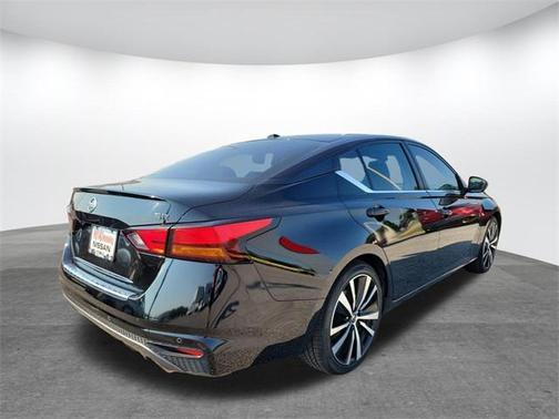 2022 Nissan Altima SR FWD