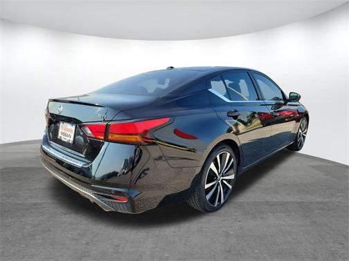 2022 Nissan Altima SR FWD