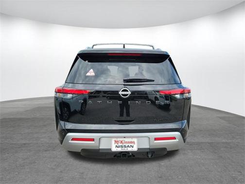 2025 Nissan Pathfinder Platinum FWD