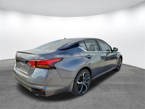 2025 Nissan Altima SR FWD