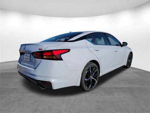 2025 Nissan Altima SR FWD