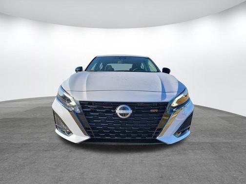 2025 Nissan Altima SR FWD