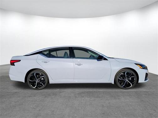 2025 Nissan Altima SR FWD