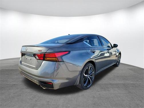 2025 Nissan Altima SR FWD