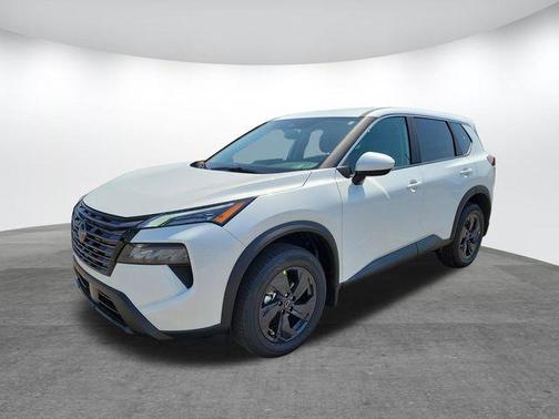 Everest White Pearl Tricoat 2026 Nissan Rogue SV