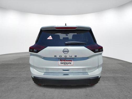 Everest White Pearl Tricoat 2026 Nissan Rogue SV