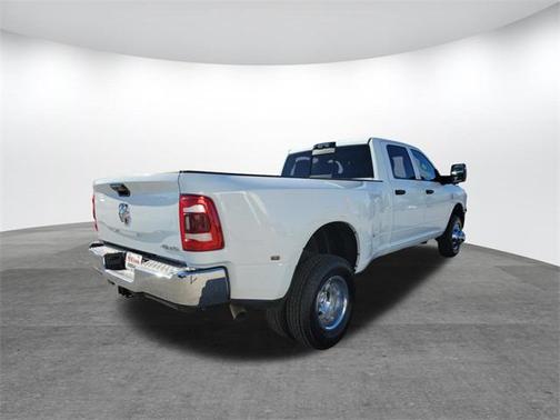 2024 RAM 3500 Tradesman Crew Cab 4x4 8' Box