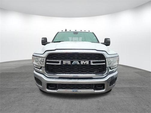 2024 RAM 3500 Tradesman Crew Cab 4x4 8' Box