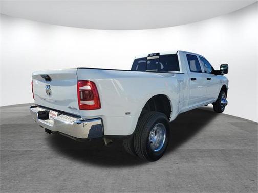 2024 RAM 3500 Tradesman Crew Cab 4x4 8' Box