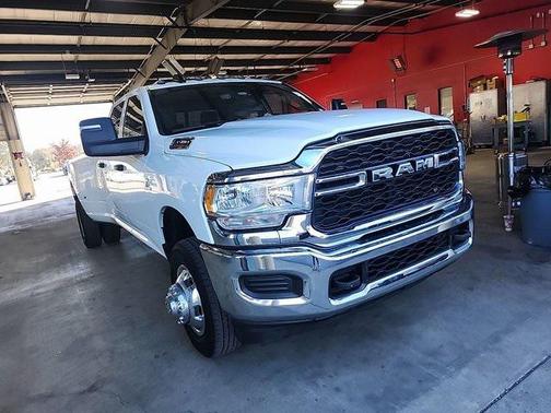 2024 RAM 3500 Tradesman Crew Cab 4x4 8' Box